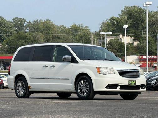 2013 Chrysler Town & Country Touring-L