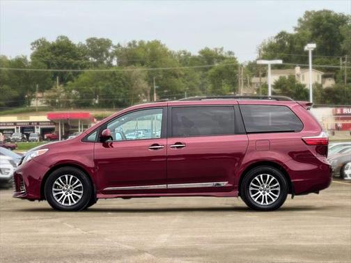 2018 Toyota Sienna XLE