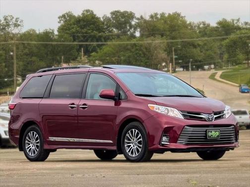 2018 Toyota Sienna XLE