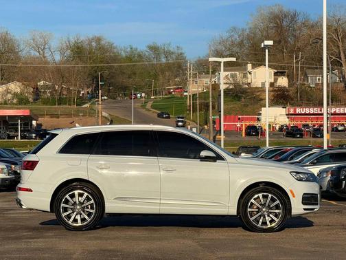 Glacier White Metallic 2017 Audi Q7 3.0T Premium