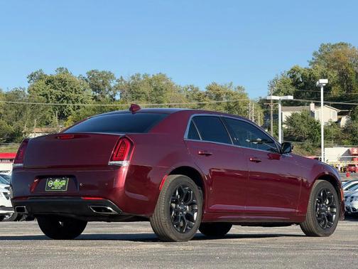 2021 Chrysler 300 Touring