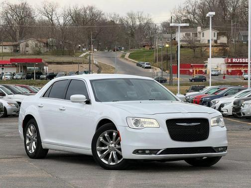 2017 Chrysler 300 Limited