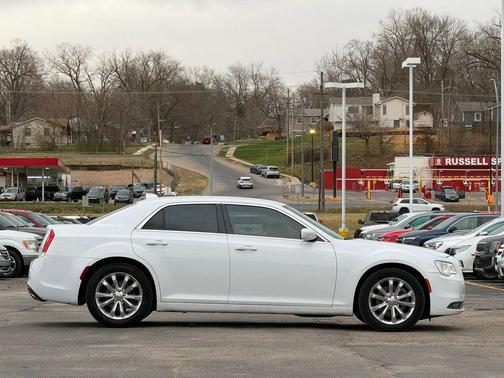 2017 Chrysler 300 Limited