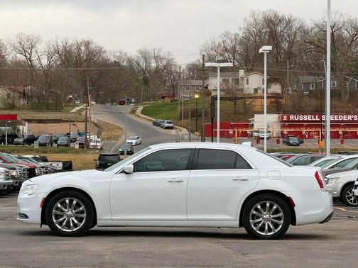 2017 Chrysler 300 Limited