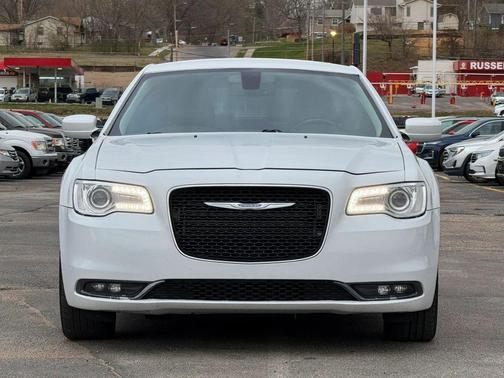 2017 Chrysler 300 Limited