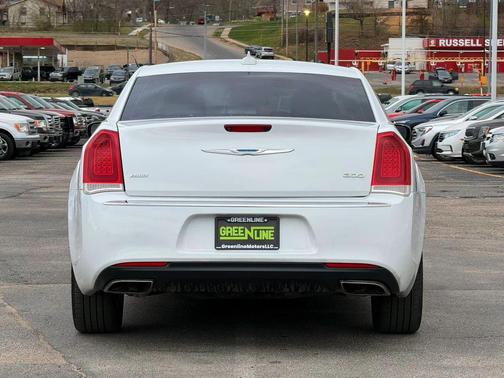2017 Chrysler 300 Limited