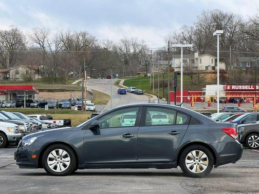 Cyber Gray Metallic 2013 Chevrolet Cruze LS