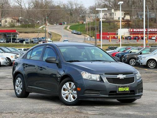 Cyber Gray Metallic 2013 Chevrolet Cruze LS