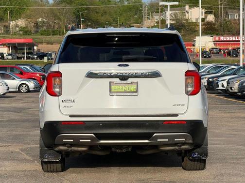 Oxford White 2021 Ford Explorer XLT