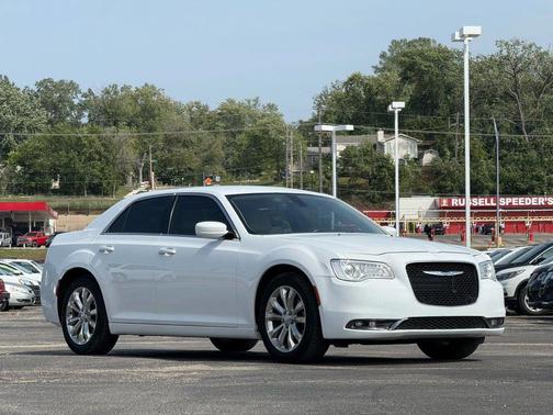 2017 Chrysler 300 Limited