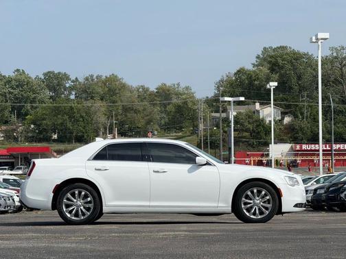 2017 Chrysler 300 Limited