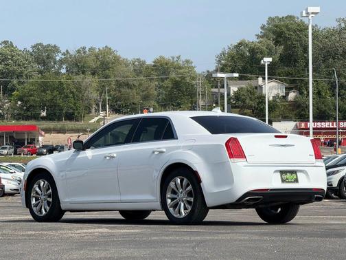 2017 Chrysler 300 Limited