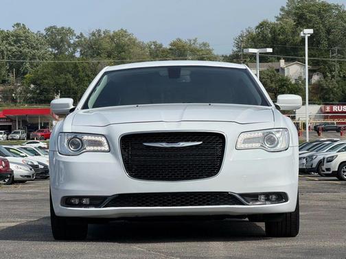 2017 Chrysler 300 Limited