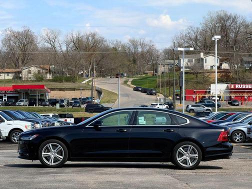Mussel Blue Metallic 2018 Volvo S90 T5 Momentum