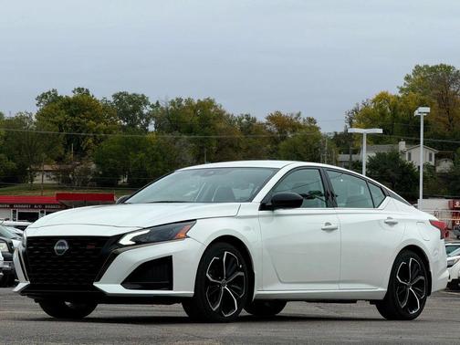 2025 Nissan Altima SR FWD