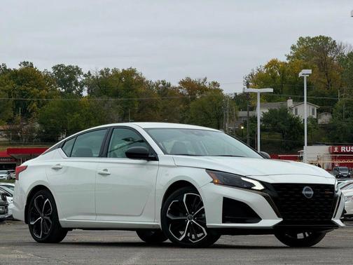 2025 Nissan Altima SR FWD