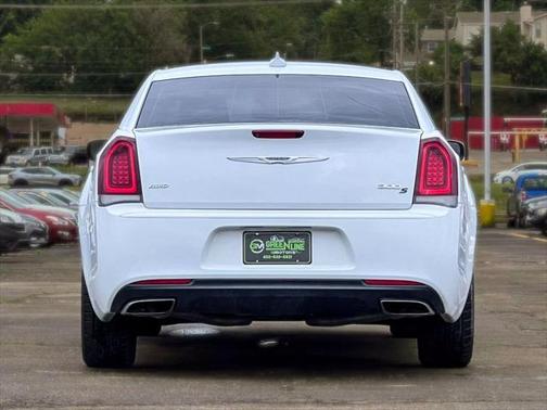 2016 Chrysler 300 S