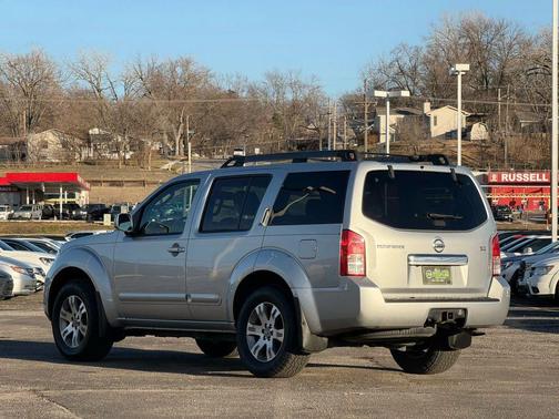 2010 Nissan Pathfinder SE