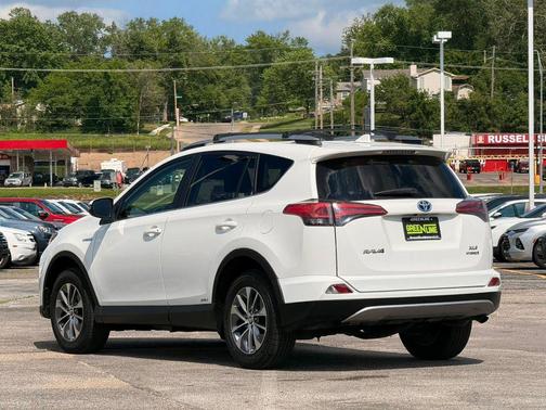 Super White 2018 Toyota RAV4 Hybrid XLE