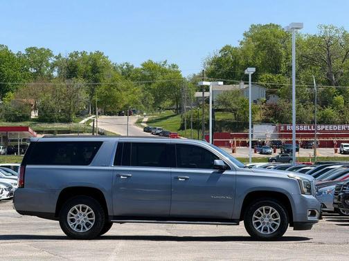 Gray 2016 GMC Yukon XL SLT