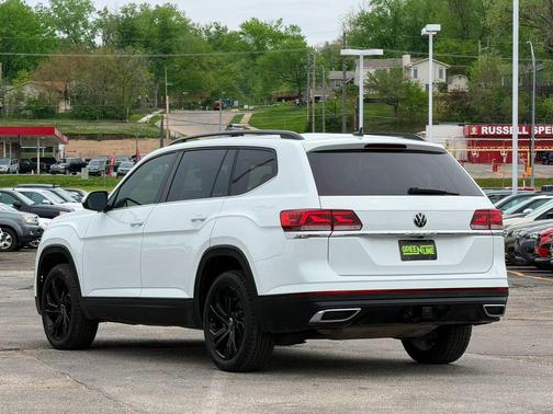 Pure White 2022 Volkswagen Atlas 3.6L SE w/Technology