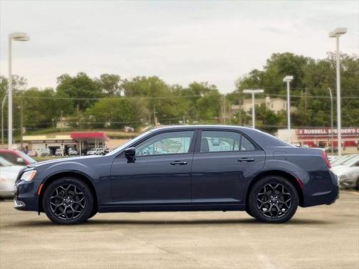 2019 Chrysler 300 Touring