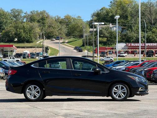 Mosaic Black Metallic 2017 Chevrolet Cruze LT