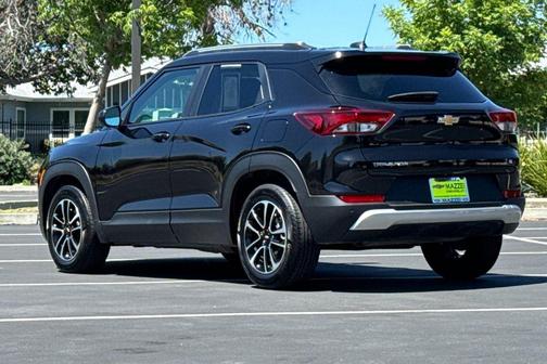 Mosaic Black Metallic 2026 Chevrolet Trailblazer LT