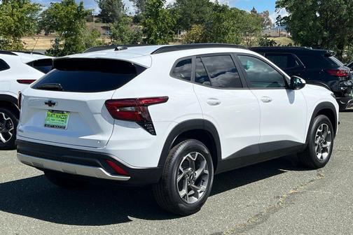 Summit White 2026 Chevrolet Trax LT