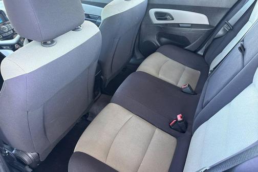 Summit White 2012 Chevrolet Cruze LS