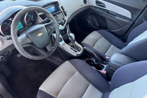 Summit White 2012 Chevrolet Cruze LS