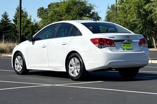 Summit White 2012 Chevrolet Cruze LS