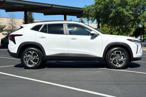 Summit White 2026 Chevrolet Trax LT