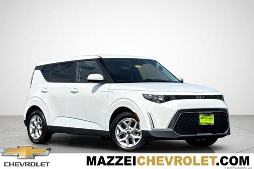 Snow White Pearl 2024 Kia Soul LX