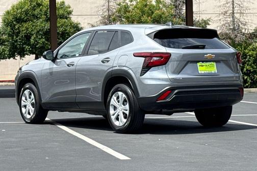 Sterling Gray Metallic 2025 Chevrolet Trax LS