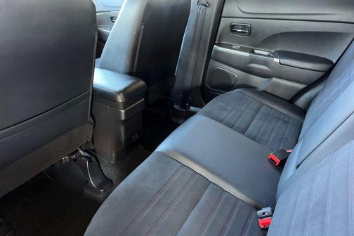 2024 Mitsubishi Outlander Sport SE