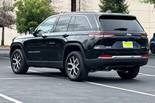 Diamond Black Crystal Pearlcoat 2024 Jeep Grand Cherokee Limited