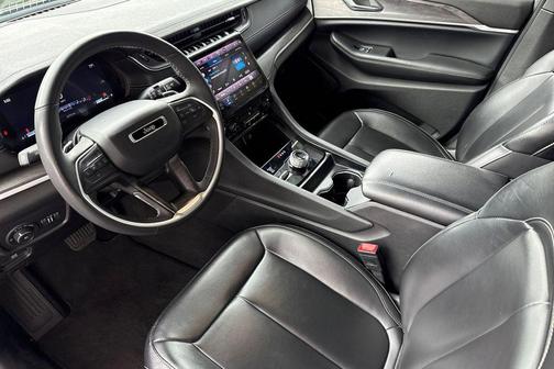 Diamond Black Crystal Pearlcoat 2024 Jeep Grand Cherokee Limited
