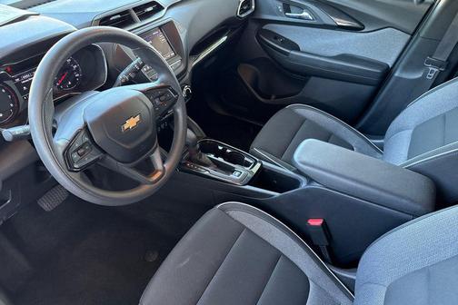 Summit White 2022 Chevrolet Trailblazer LT