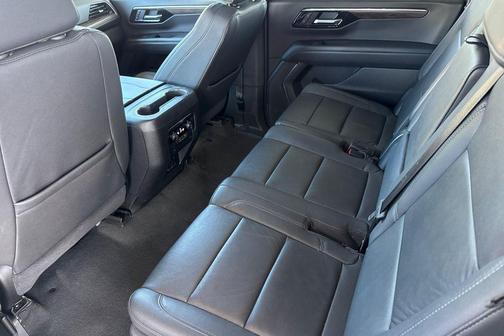 2025 Chevrolet Suburban LT