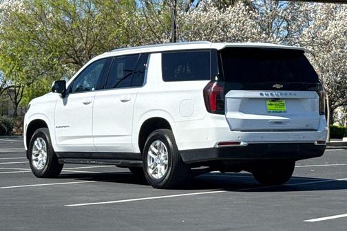 2025 Chevrolet Suburban LT