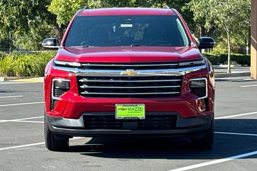 Radiant Red Tintcoat 2026 Chevrolet Traverse LT