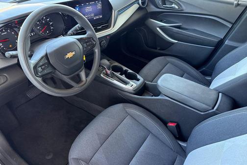Summit White 2025 Chevrolet Trax LS