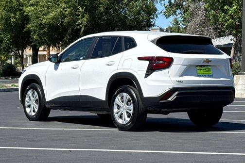 Summit White 2025 Chevrolet Trax LS