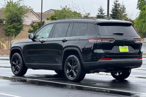 Diamond Black Crystal Pearlcoat 2022 Jeep Grand Cherokee L Altitude