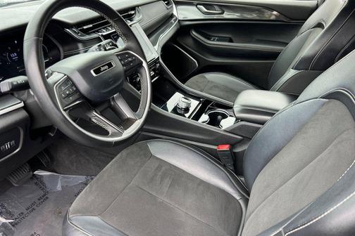 Diamond Black Crystal Pearlcoat 2022 Jeep Grand Cherokee L Altitude