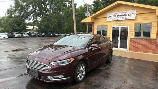 Burgundy Velvet Metallic Tinted Clearcoat 2017 Ford Fusion SE