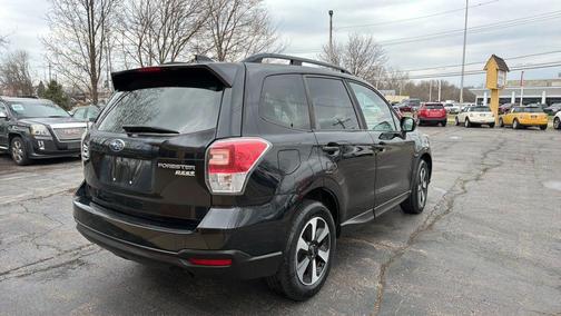 Crystal Black Silica 2017 Subaru Forester 2.5i Premium