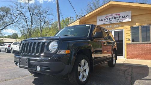 Black Clearcoat 2014 Jeep Patriot Sport