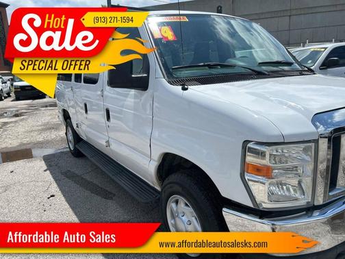 Oxford White 2014 Ford E350 Super Duty XLT